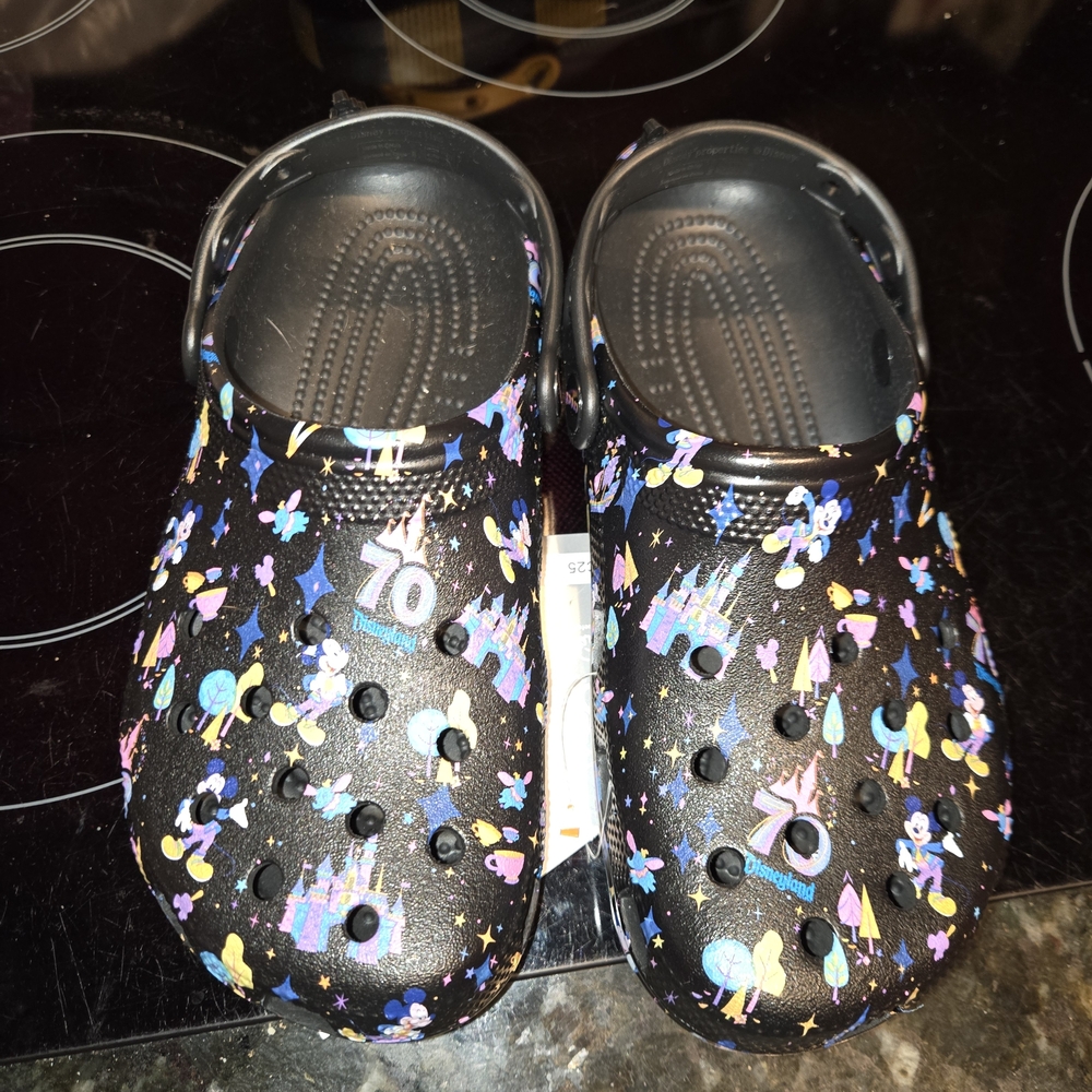 CROCS Disneyland 70